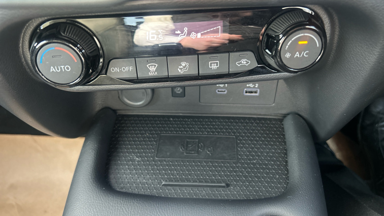 Nissan Juke 1.0 DiG-T N-Connecta 5dr DCT Petrol Hatchback